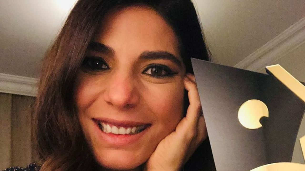 Andréia Sadi se derrete ao flagrar o filho, Pedro, se divertindo: ”Único home office possível”