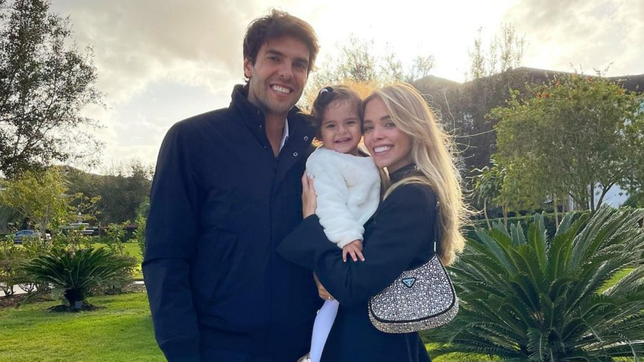 Carol Dias recebe elogios postar cliques encantadores ao lado de Kaká e Esther: ”Lindos!”