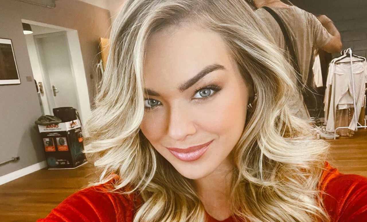 BBB 22: Bárbara toma sol de biquíni rosa e beleza surpreende internautas