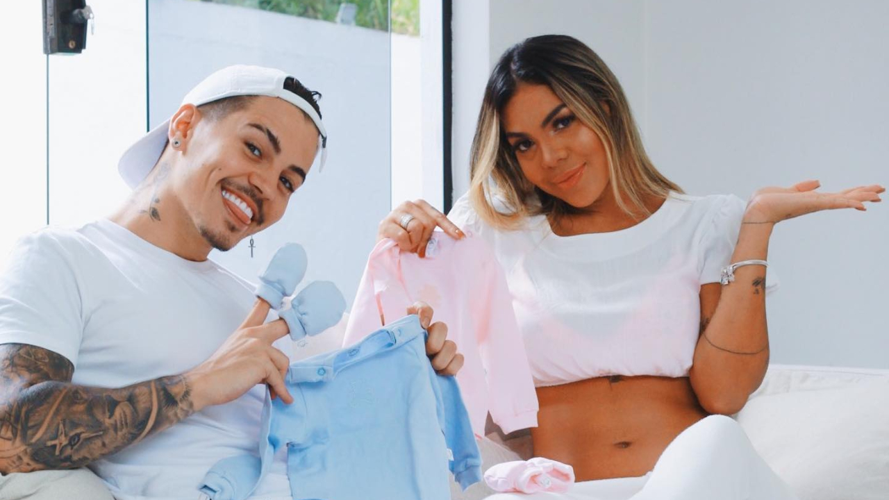 Tays Reis e Biel fazem Chá Revelação e se emocionam ao saber sexo do primeiro filho