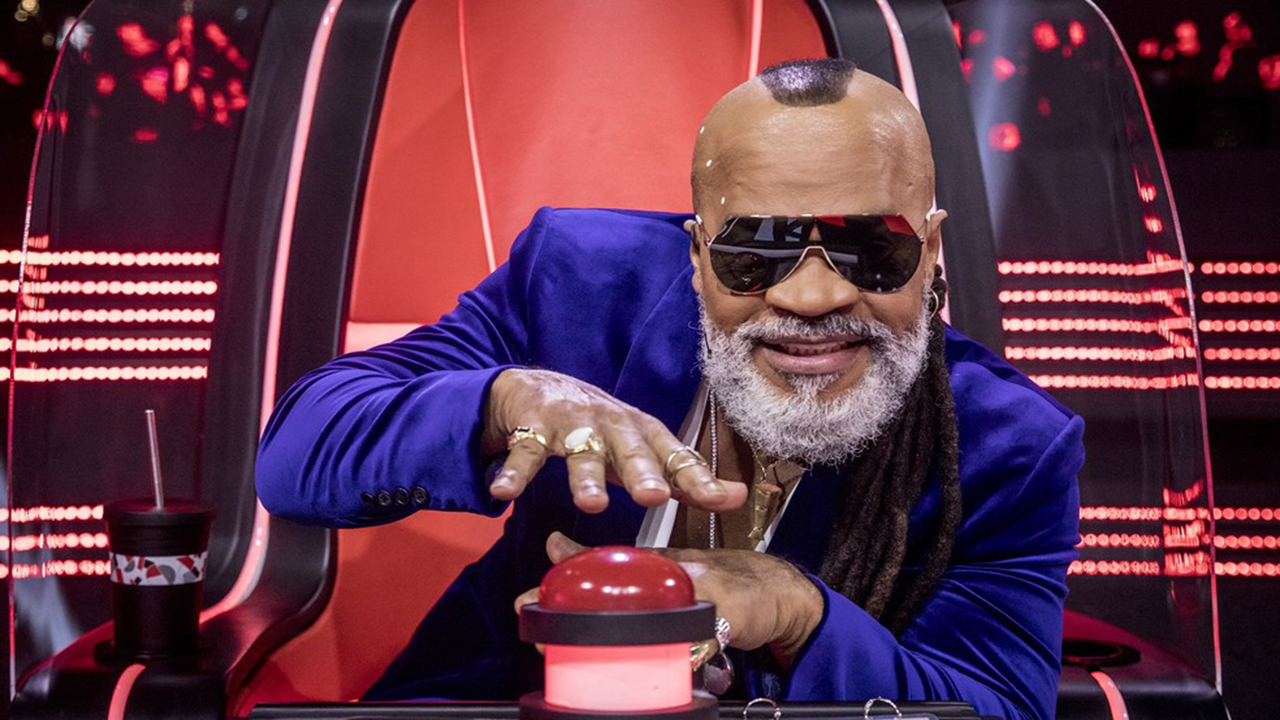 Veterano, Carlinhos Brown celebra estreia no ‘The Voice +’