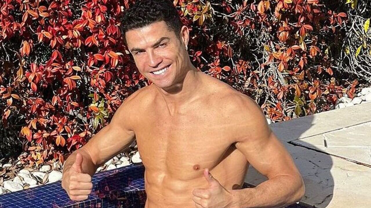Em Dubai, Cristiano Ronaldo posa com todos os filhos para registro especial