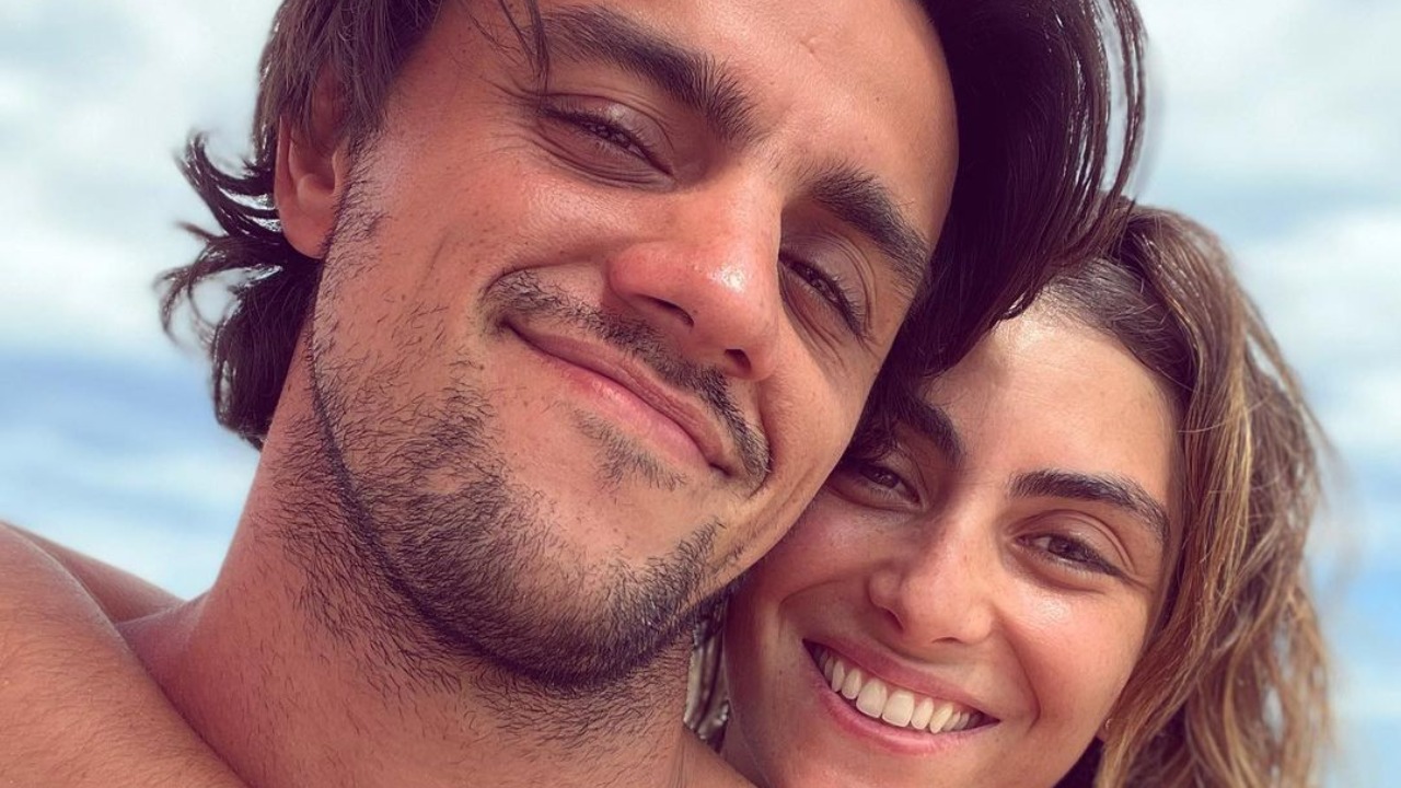 Felipe Simas completa 29 anos e ganha homenagem da esposa, Mariana Uhlmann: ”Me surpreende a cada dia”