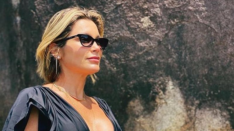 De biquíni mínimo, Flávia Alessandra ostenta corpão sarado em passeio de barco: ”Dia feliz”