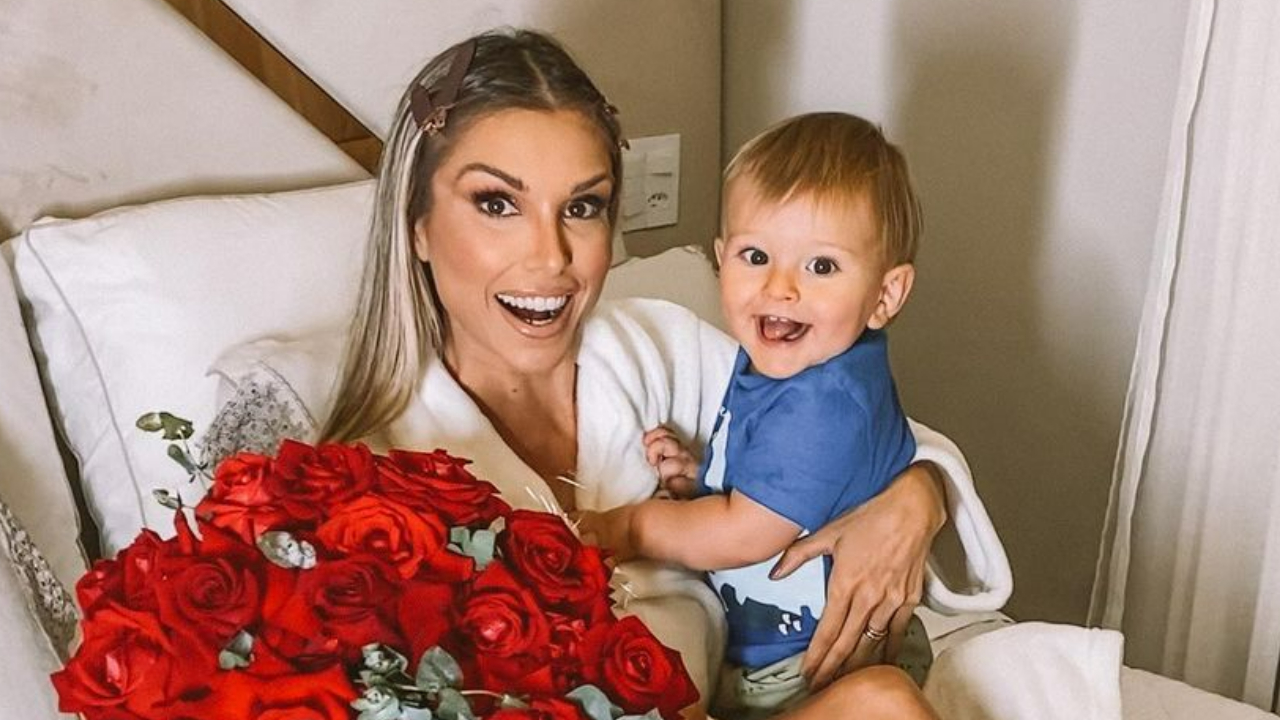 Flávia Viana se emociona ao reencontrar o filho, Gabriel, após primeira viagem sem ele: ”Pareceu uma eternidade!”