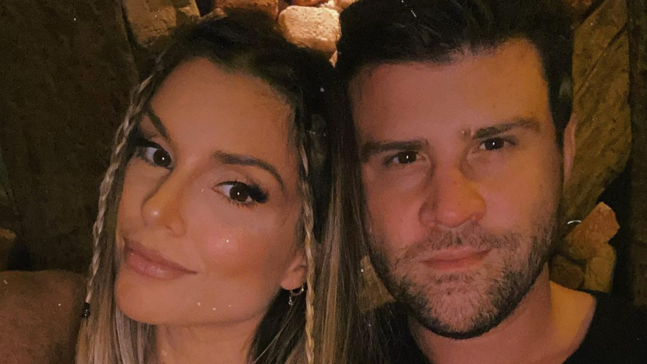 Flávia Viana surge em clima de romance com Marcelo Zangrandi durante treino: ”Combo perfeito!”