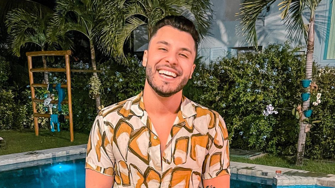 De férias, Murilo Huff se diverte em passeio de jet ski e encanta web: ”Que homem”