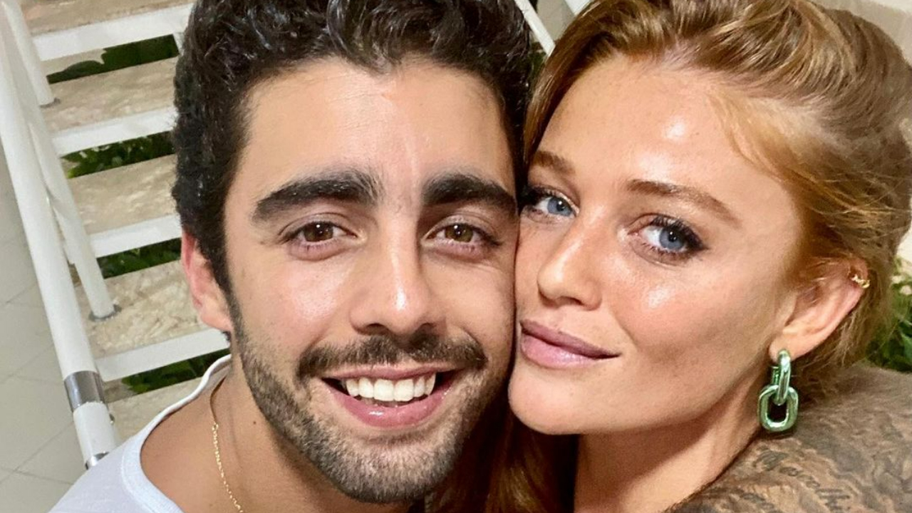 Cintia Dicker recebe flores e cartinha de Pedro Scooby em estreia do BBB: ”Te vejo em 95 dias”