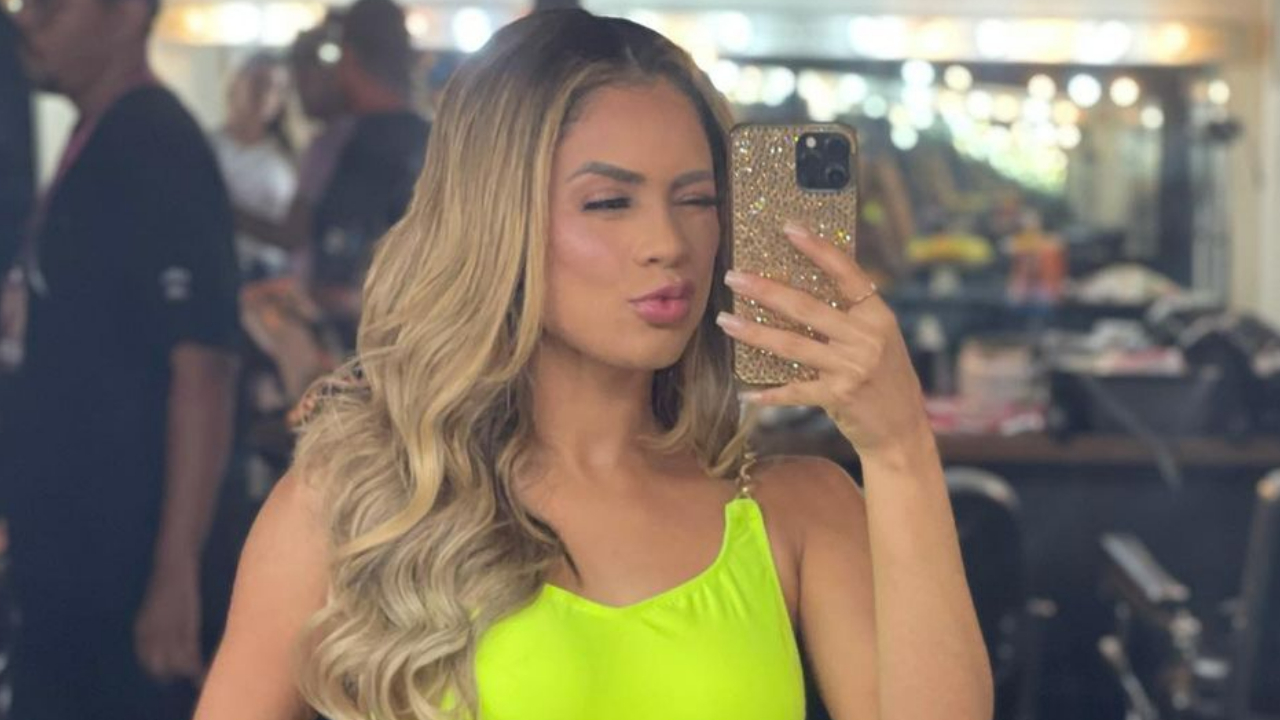 Lexa esbanja corpão ao surgir com biquíni fininho: ”Deusa!”