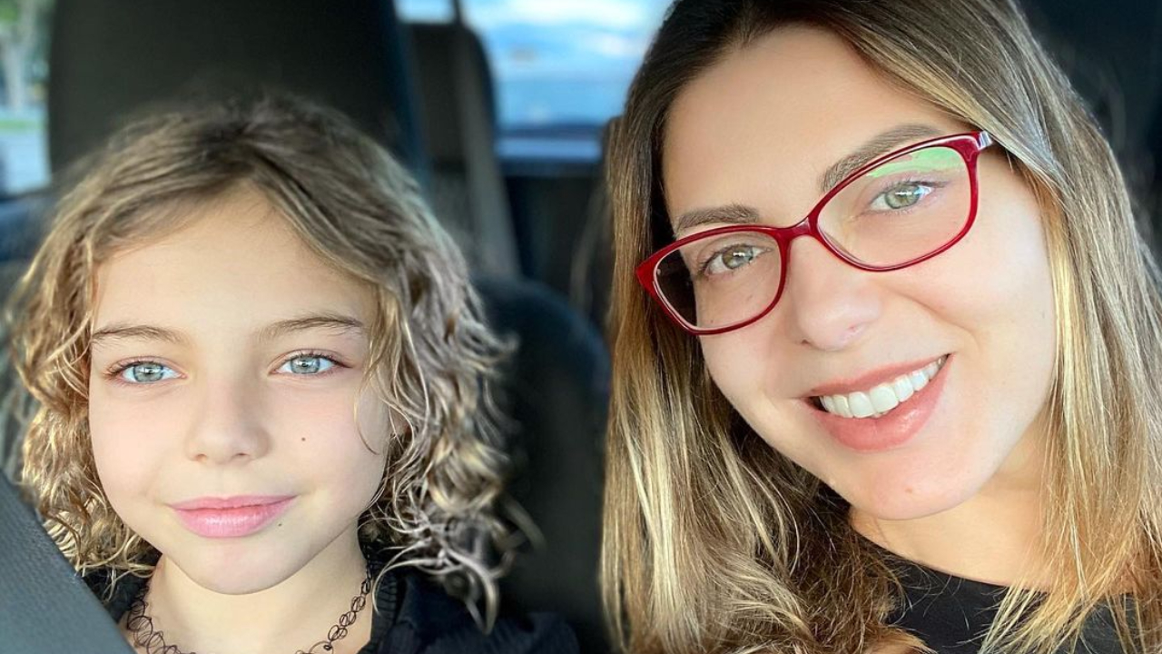 Com a filha, Sheila Mello se hospeda em hotel fazenda de luxo no interior de São Paulo
