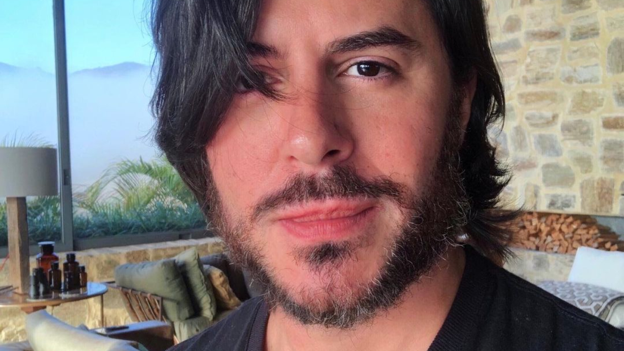 Ricardo Tozzi testa positivo para covid-19 e relata isolamento em casa