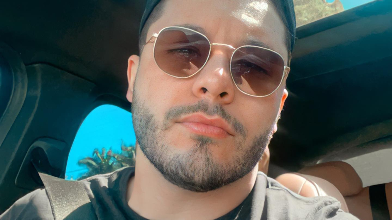 Murilo Huff faz passeio de lancha em praia da Paraíba e chama atenção da web: ”Deuso”