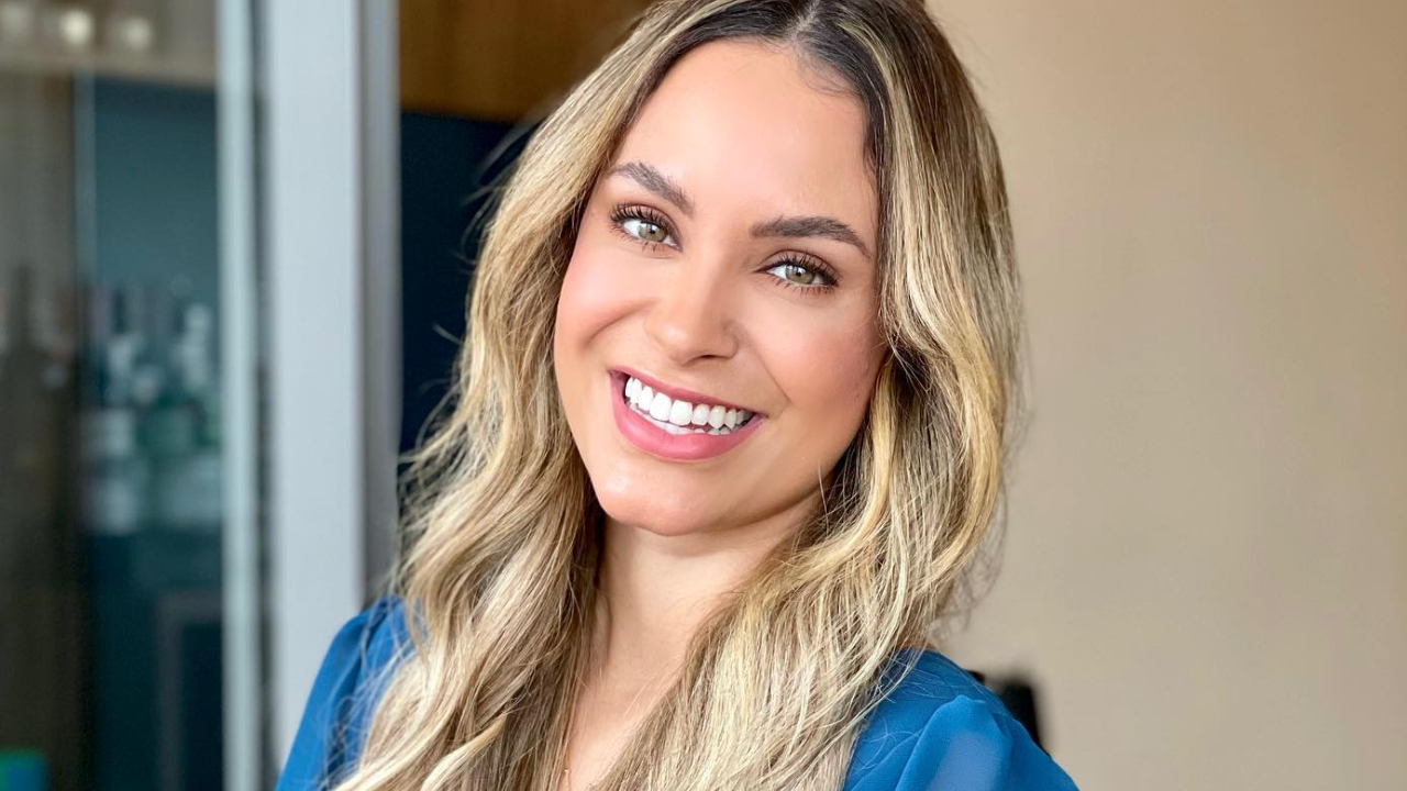 Ex-BBB Sarah Andrade renova o bronzeado só de biquíni e corpão rouba a cena: ”Deusa”