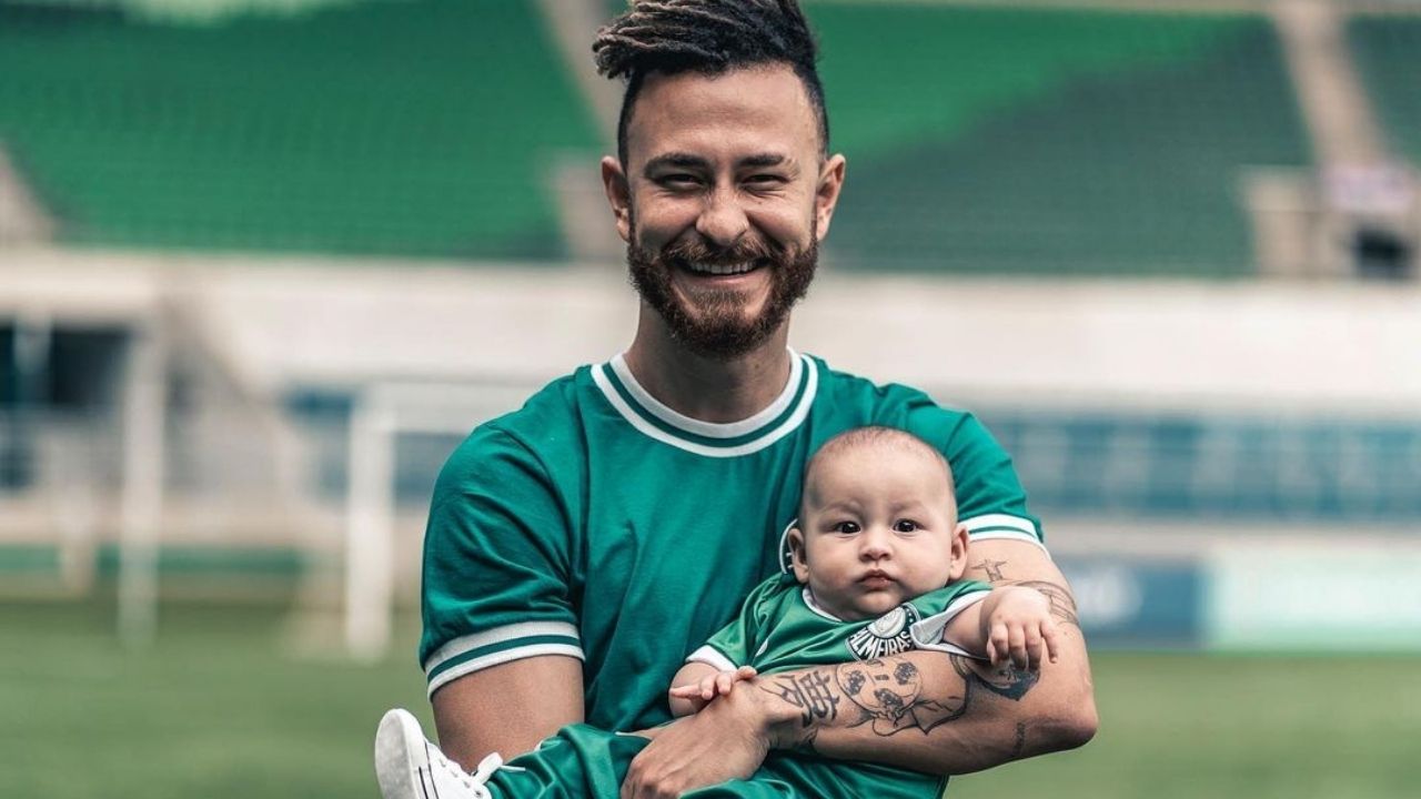 Fred comemora título do Palmeiras na Copinha e brinca com o filho: “Nunca vai escutar a musiquinha”