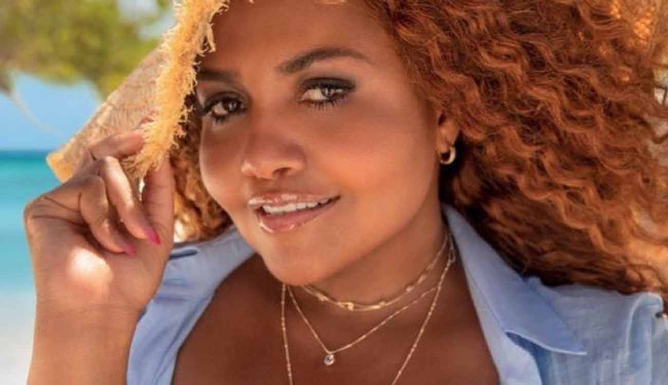 Gaby Amarantos mostra corpo real de biquíni e chama atenção em barco