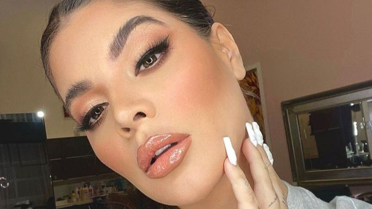 Após quase perder show de Anitta, GKay arranja jatinho e surge no local: ”Só se vive uma vez”