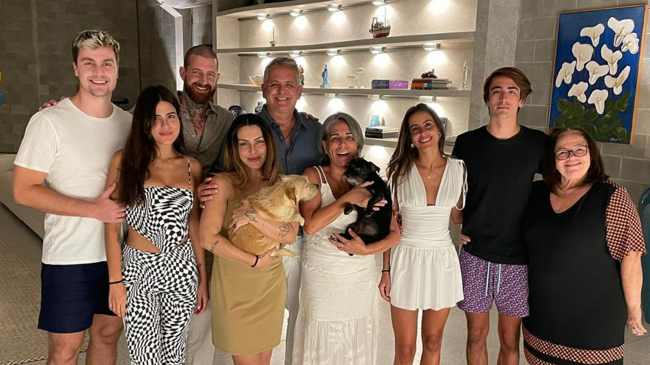 Glória Pires surge coladinha com sua família e deixa fãs encantados: ”Quanta gente linda!”