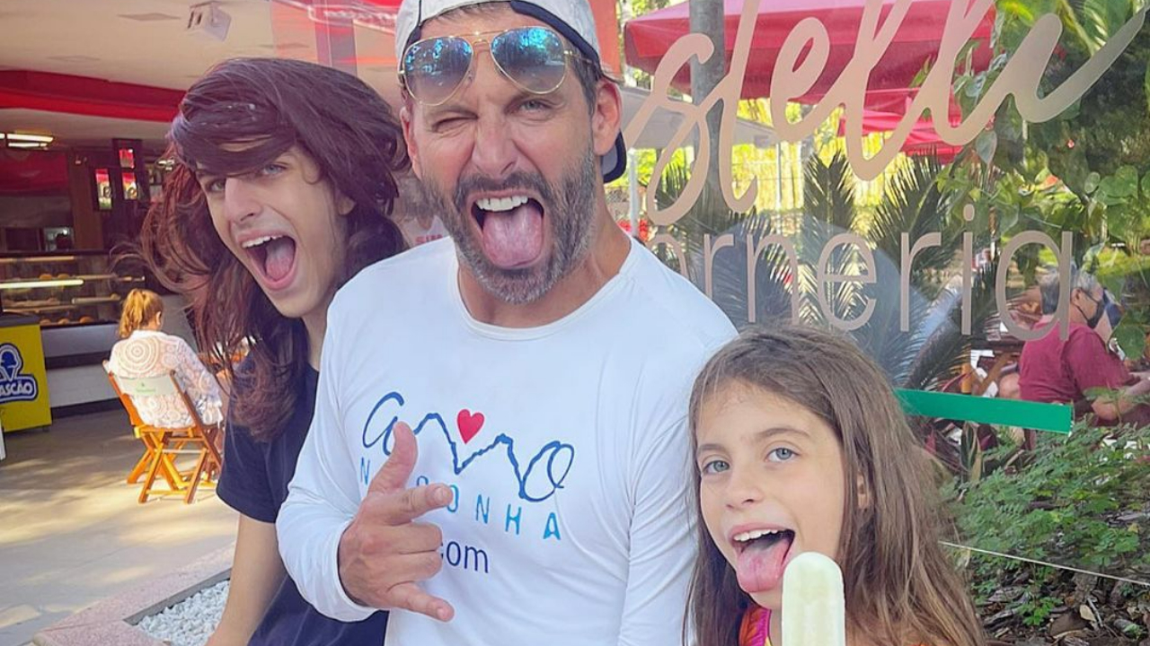Henri Castelli curte a companhia dos filhos durante passeio: ”Meus talismãs da vida toda”