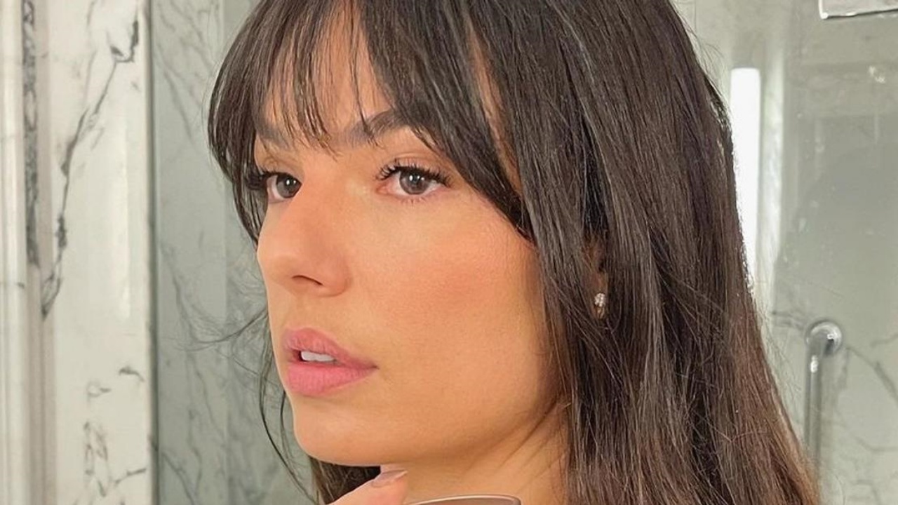 De biquíni, Isis Valverde exibe corpo real em cliques sem edições: “Verdadeira mulher brasileira”