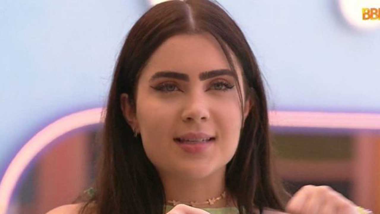 BBB22: De top e barriga de fora, Jade Picon exibe corpo escultural e chama atenção