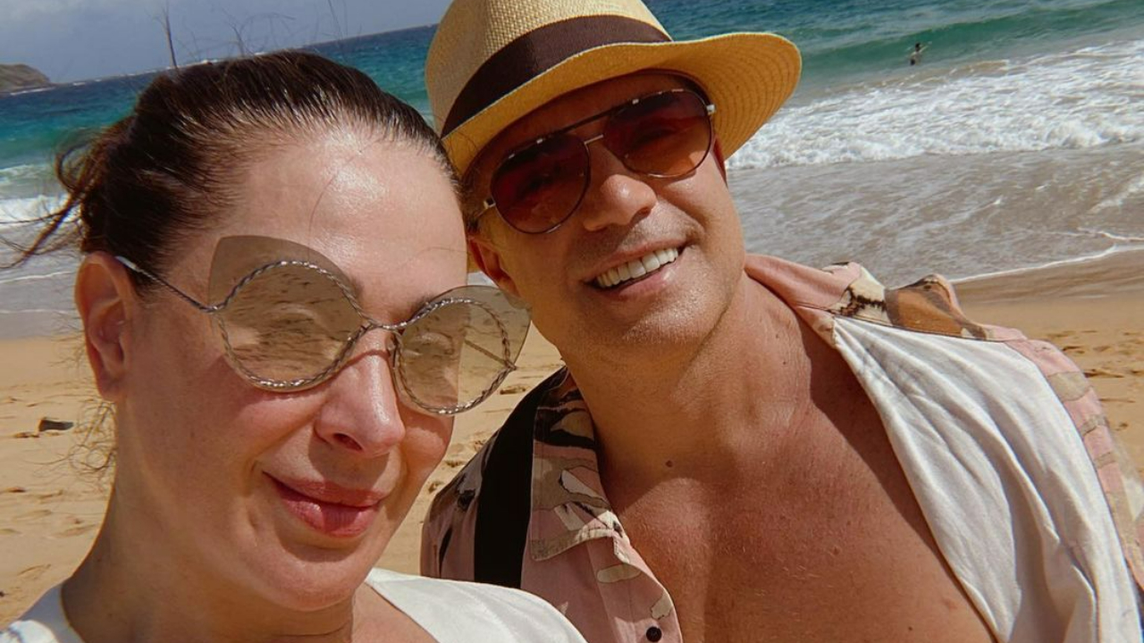 Jarbas Homem de Mello surge coladinho com Claudia Raia durante viagem romântica e se declara: ”Saudades do paraíso com ela”