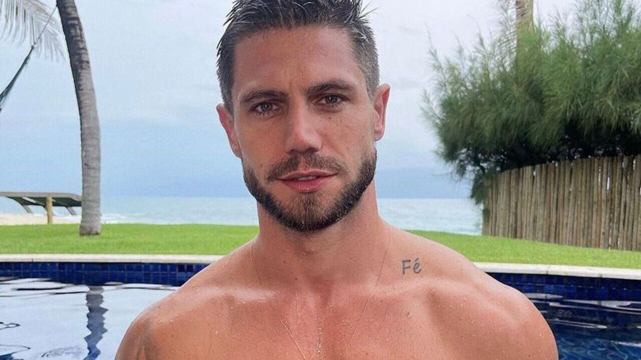 Jonas Sulzbach esbanja beleza ao abrir álbum de fotos da viagem ao Ceará