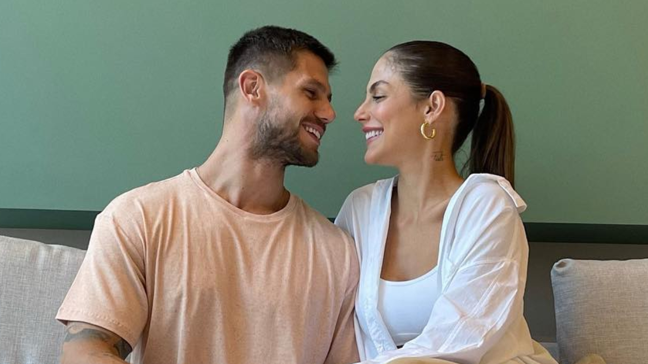 Jonas posta foto no espelho com Mari Gonzalez e corpos sarados do casal impressionam