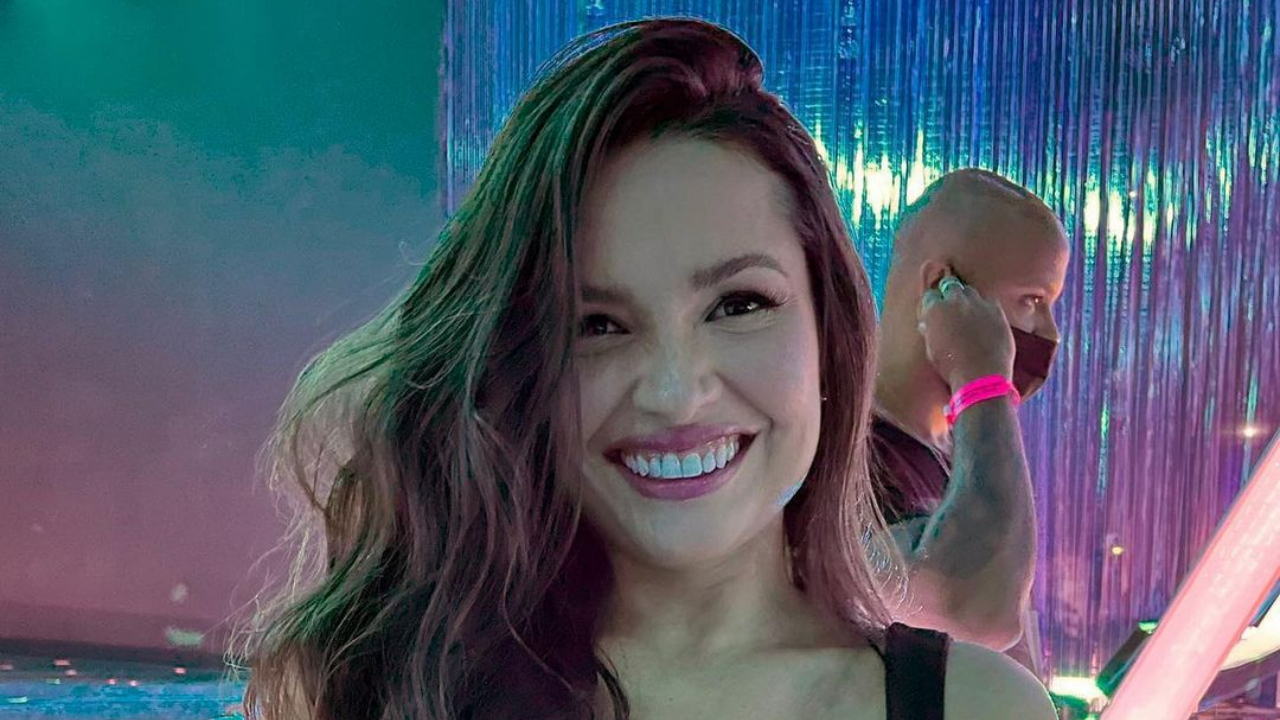 Juliette Freire arranca elogios ao surgir com look ‘all black’ super estiloso: ”Meio pitica, meio sexy”