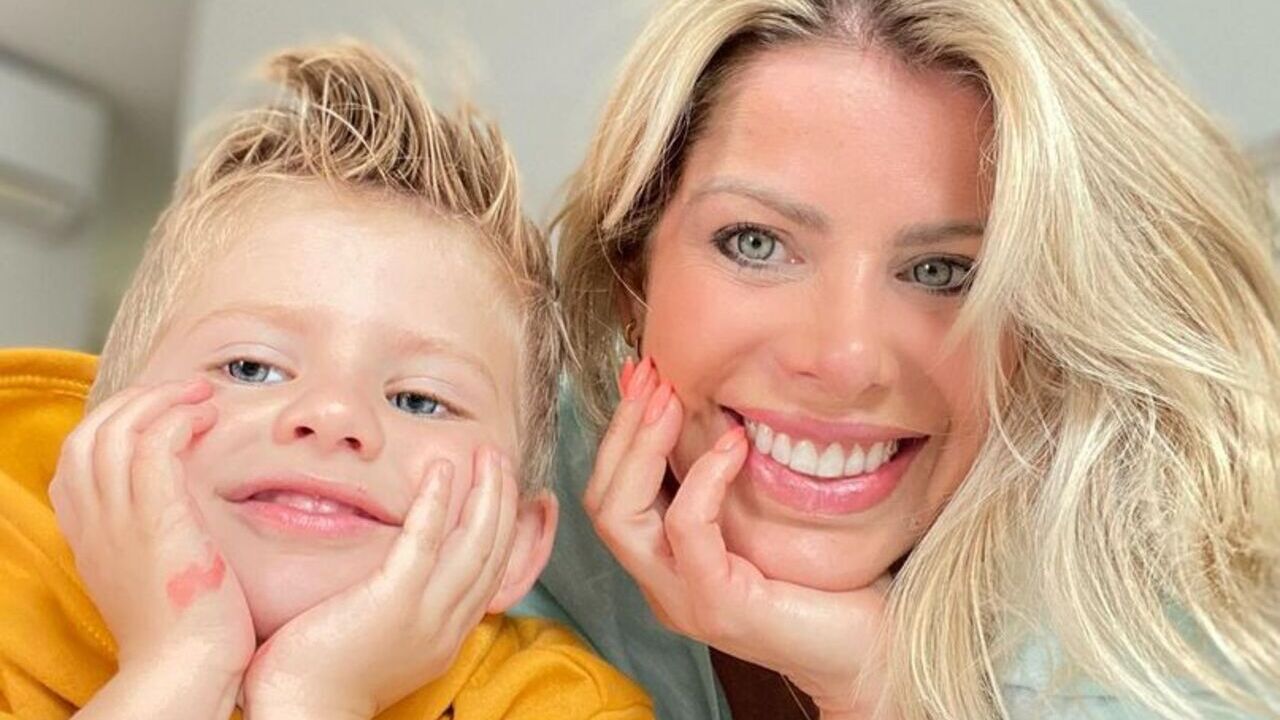 Karina Bacchi surge ao lado de Enrico em registro e emociona: ”Eu orei muito por esse filho”