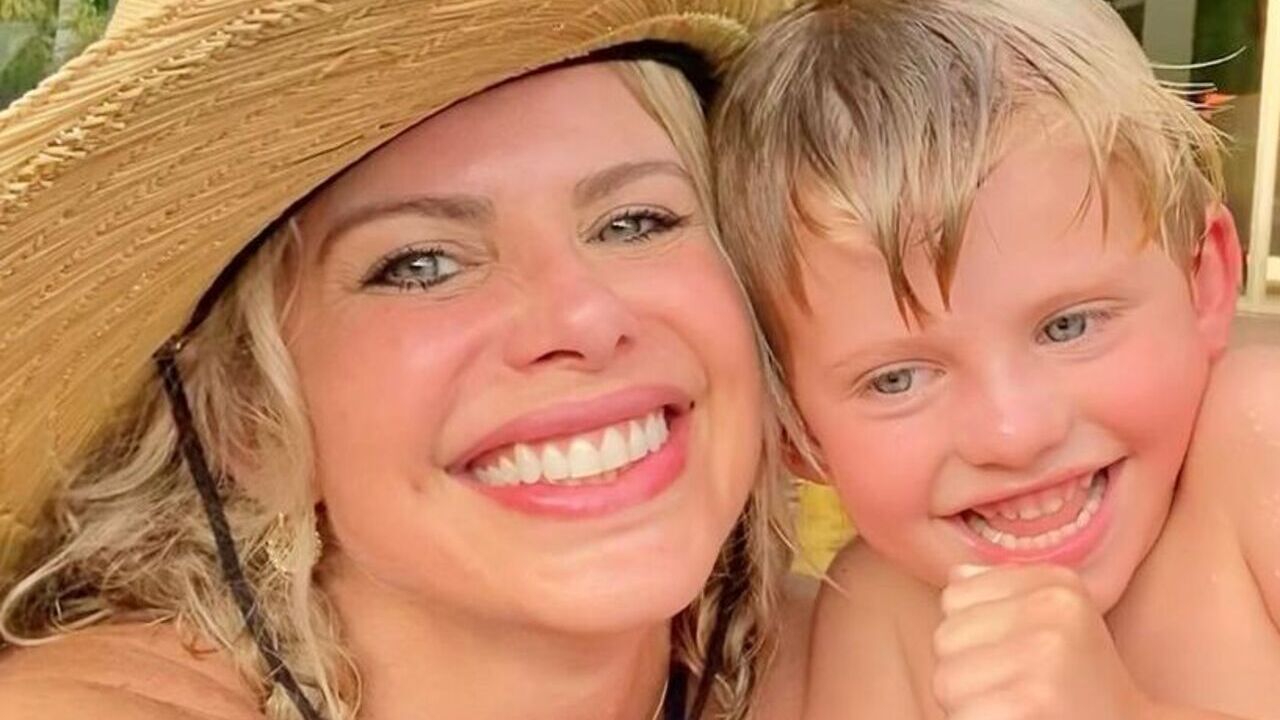 Karina Bacchi encanta ao compartilhar registros especiais da viagem em família