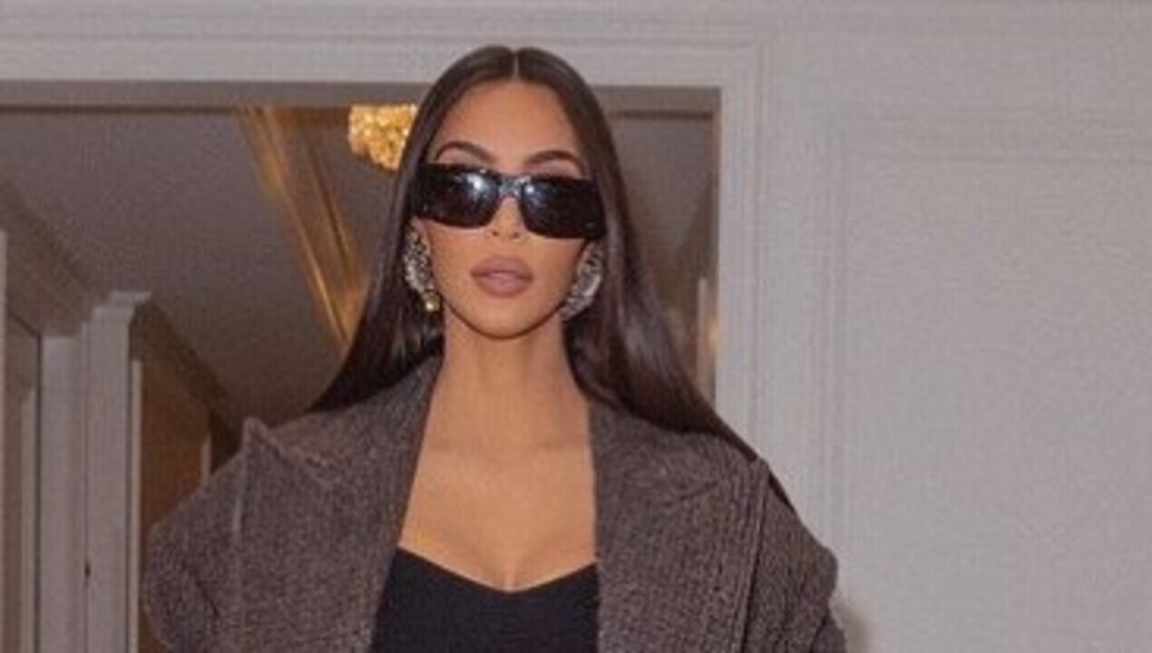 De biquíni fio-dental, Kim Kardashian faz ensaio quente na piscina e fãs apontam recado para Kanye West