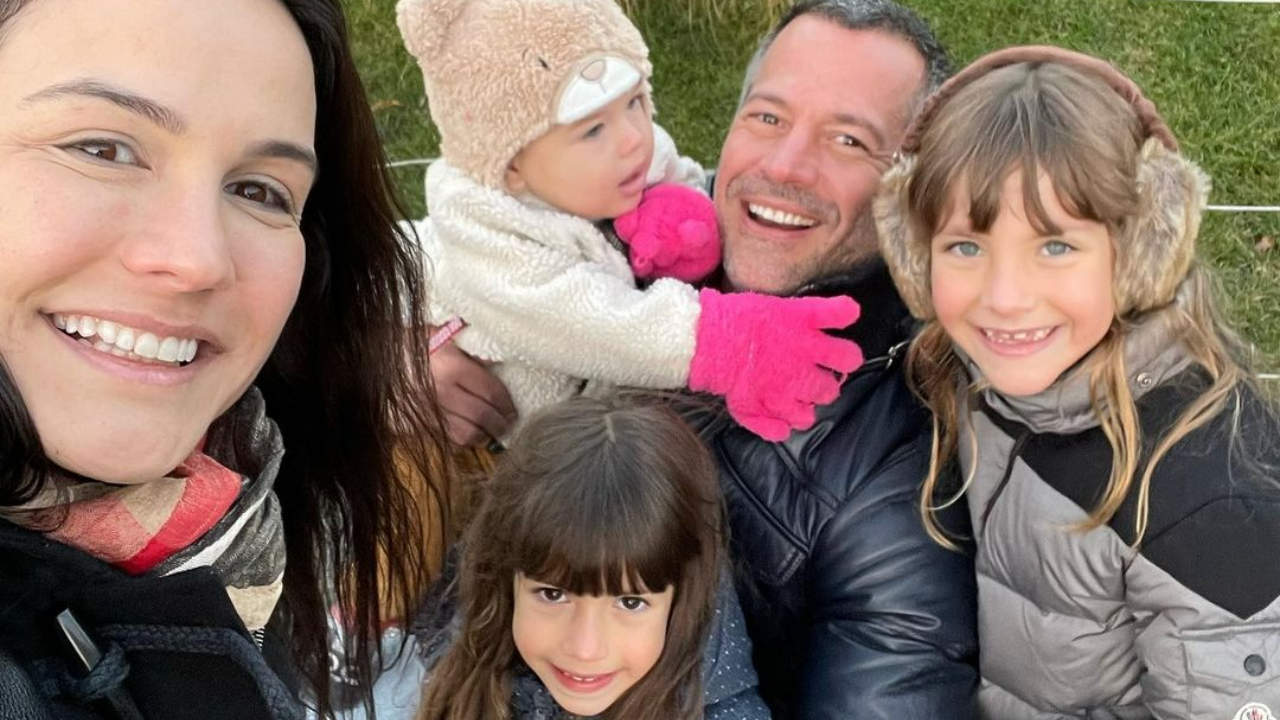 Kyra Gracie abre álbum de fotos de viagem em família na neve