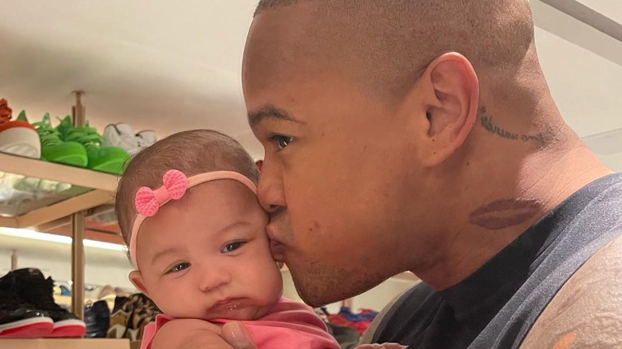 Léo Santana comemora quatro meses de vida da filha, Liz, com declaração: ”Amor da minha vida”
