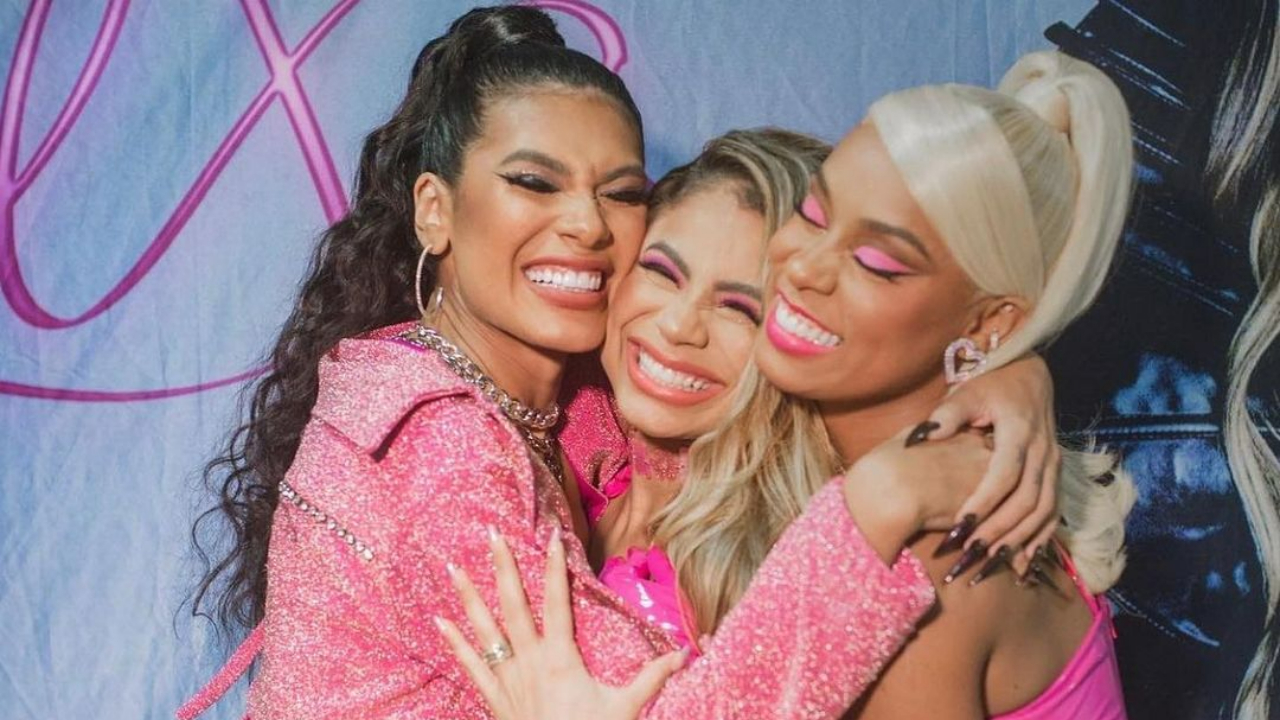 Após parceria de sucesso, Lexa surge coladinha com Rebecca e Pocah: ”Minhas Barbies”