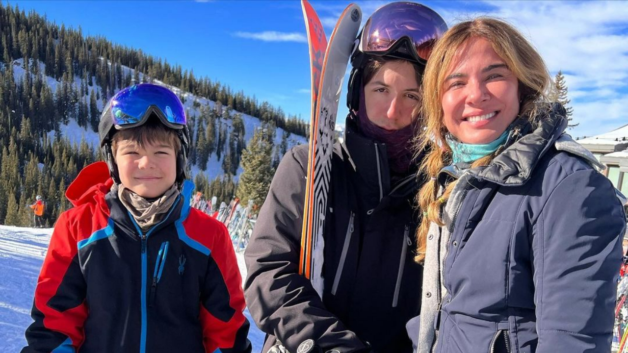 Luciana Gimenez curte passeio na neve na companhia dos filhos: ”Meus amores…”