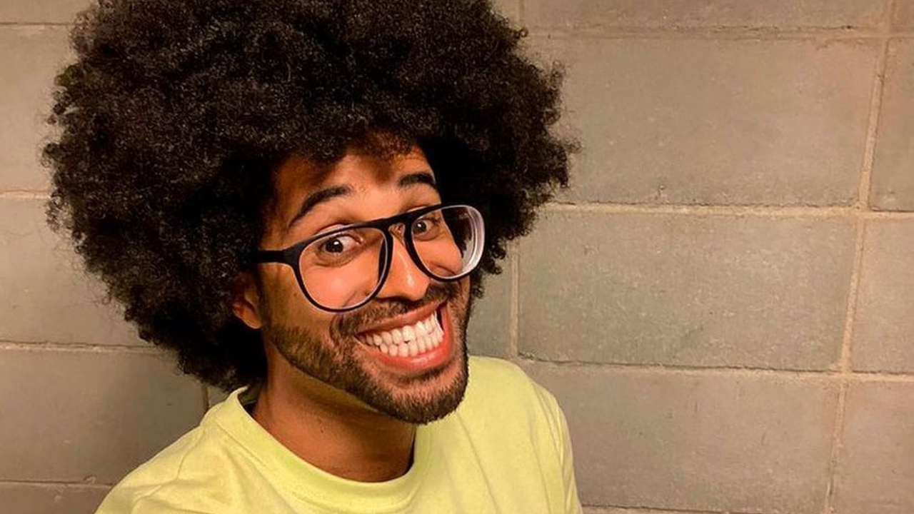 BBB22: Luciano veste body fio dental e desfila ao som de Beyoncé