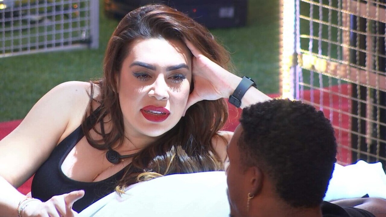 BBB22: Naiara Azevedo coloca brother na parede: ”Olha para mim, estou falando com você”