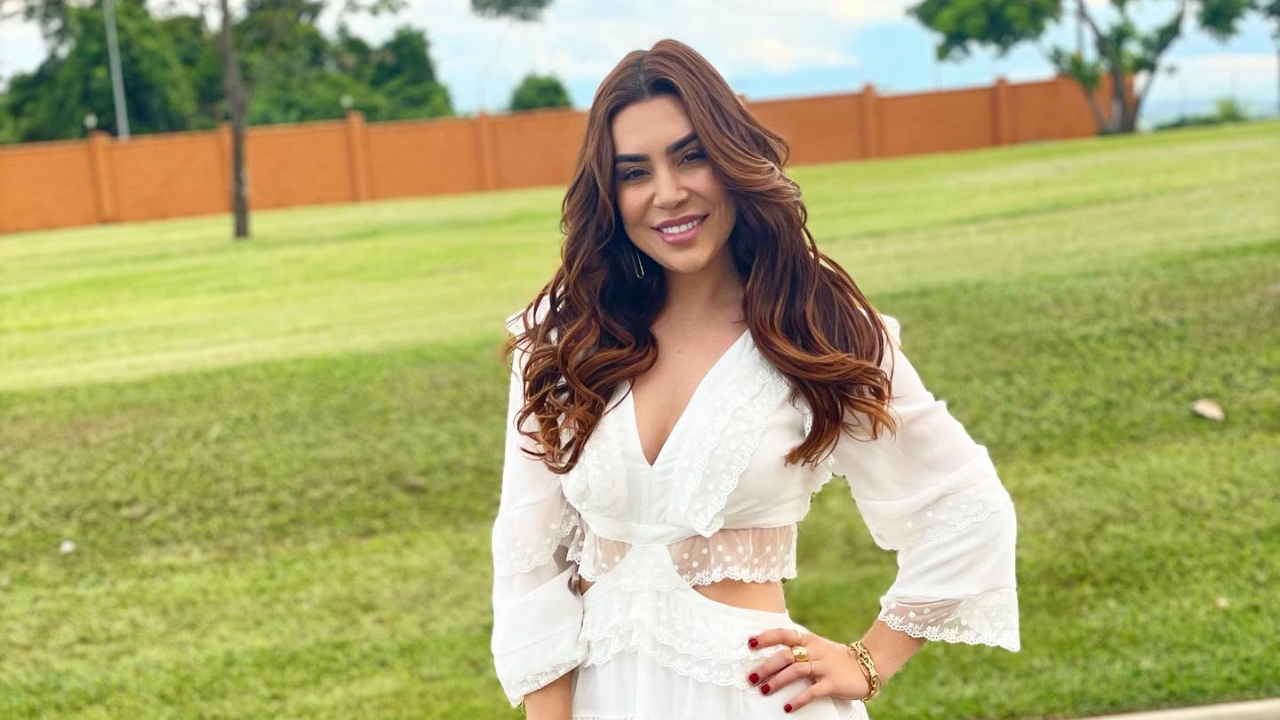 BBB 22: Fora do reality, Naiara Azevedo alfineta brothers no jogo da discórdia: ”Teria falado tudo sem gaguejar”