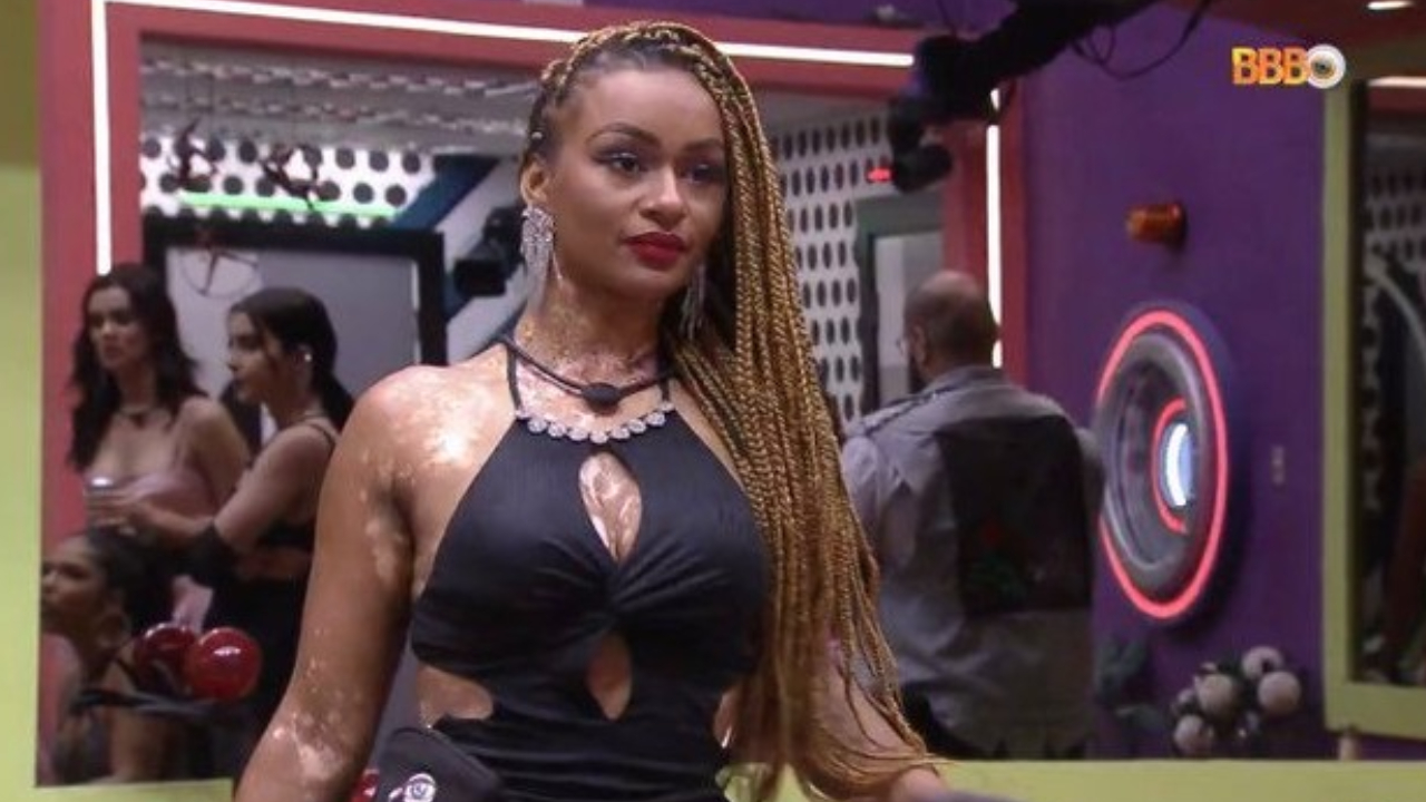 BBB22: Natália decide mudar de visual dentro da casa com ajuda das sisters