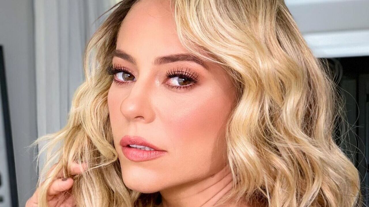 Paolla Oliveira surge morena em foto cheia de atitude e arranca suspiros