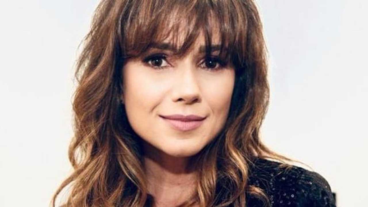 Paula Fernandes deixa pernões à mostra e fãs reagem: ”Que gata!’