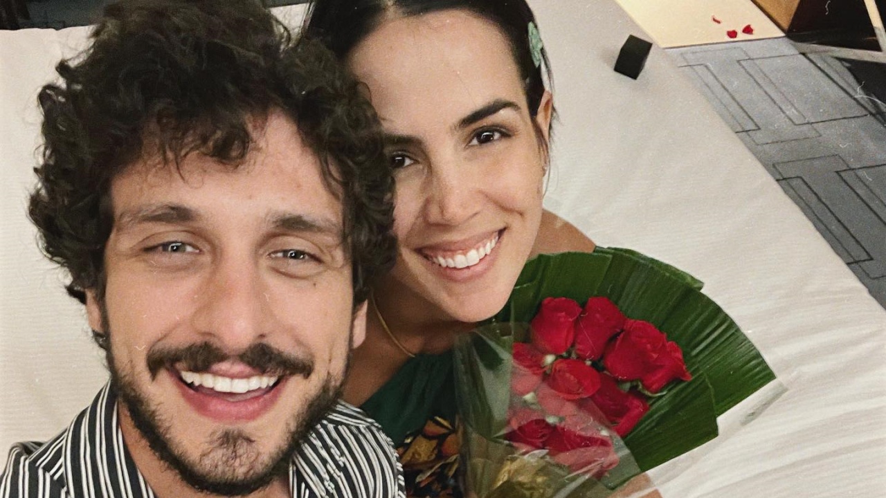 Pérola Faria anuncia noivado com  Mario Bregieira: ”Ter alguém pra vida toda”