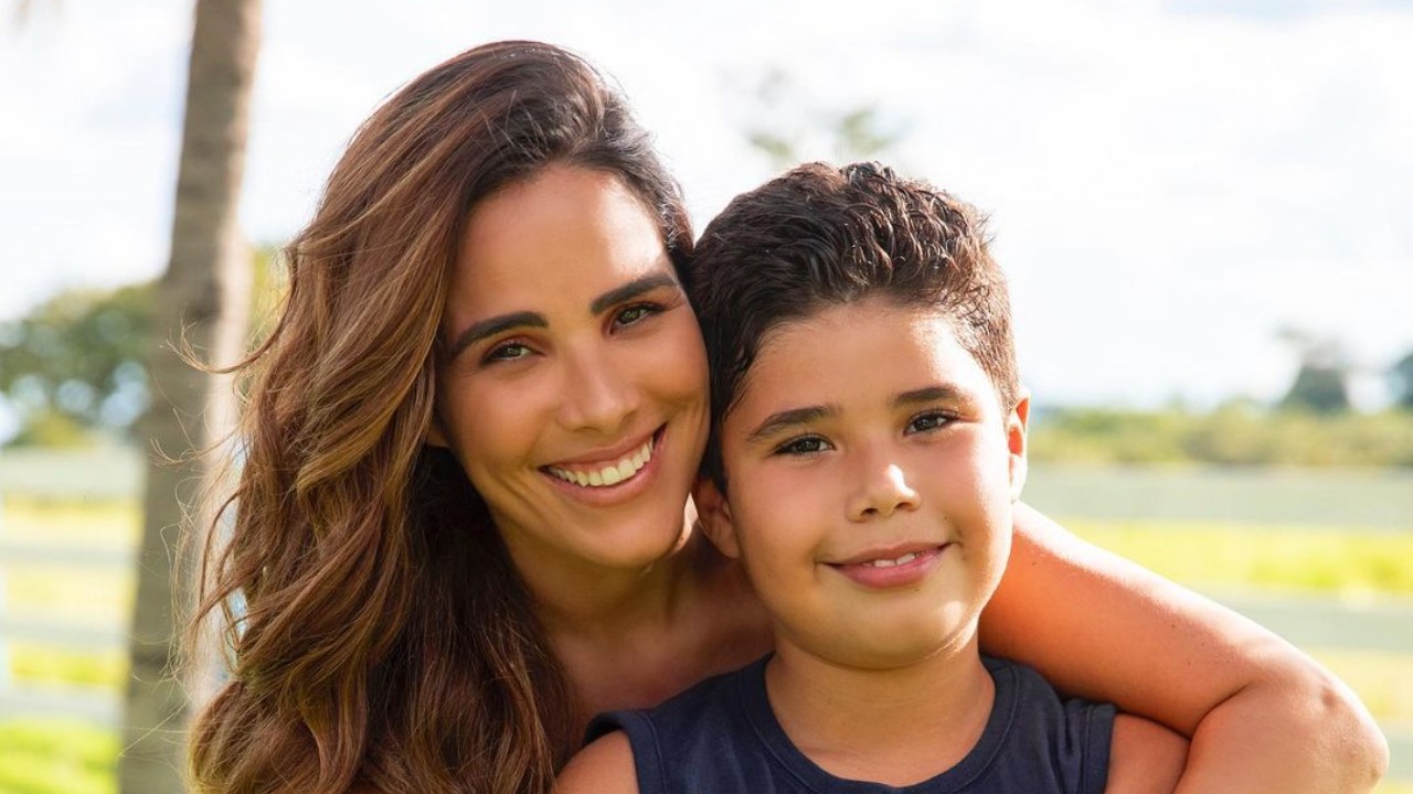 Na piscina, Wanessa Camargo recebe aula de defesa pessoal do filho mais velho: ”Coisa mais fofa”