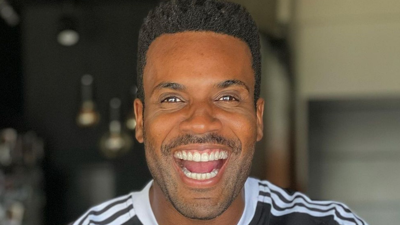 Rafael Zulu se derrete ao postar fotos de quando a filha era criança: ”Lindamente charmosa”