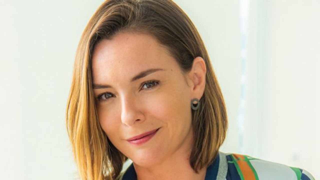 Aos 43 anos, Regiane Alves mostra corpo real de biquíni e fãs reagem no Instagram