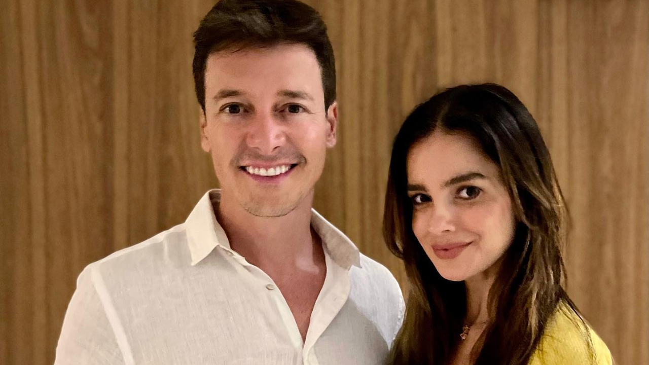 Rodrigo Faro e Vera Viel chamam a atenção ao ostentarem corpaços trincados em clique nas Maldivas