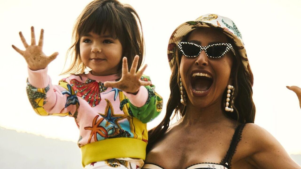 Filha de Sabrina Sato surge em fotos encantadoras na praia: ”Impressionada com a beleza do Rio”