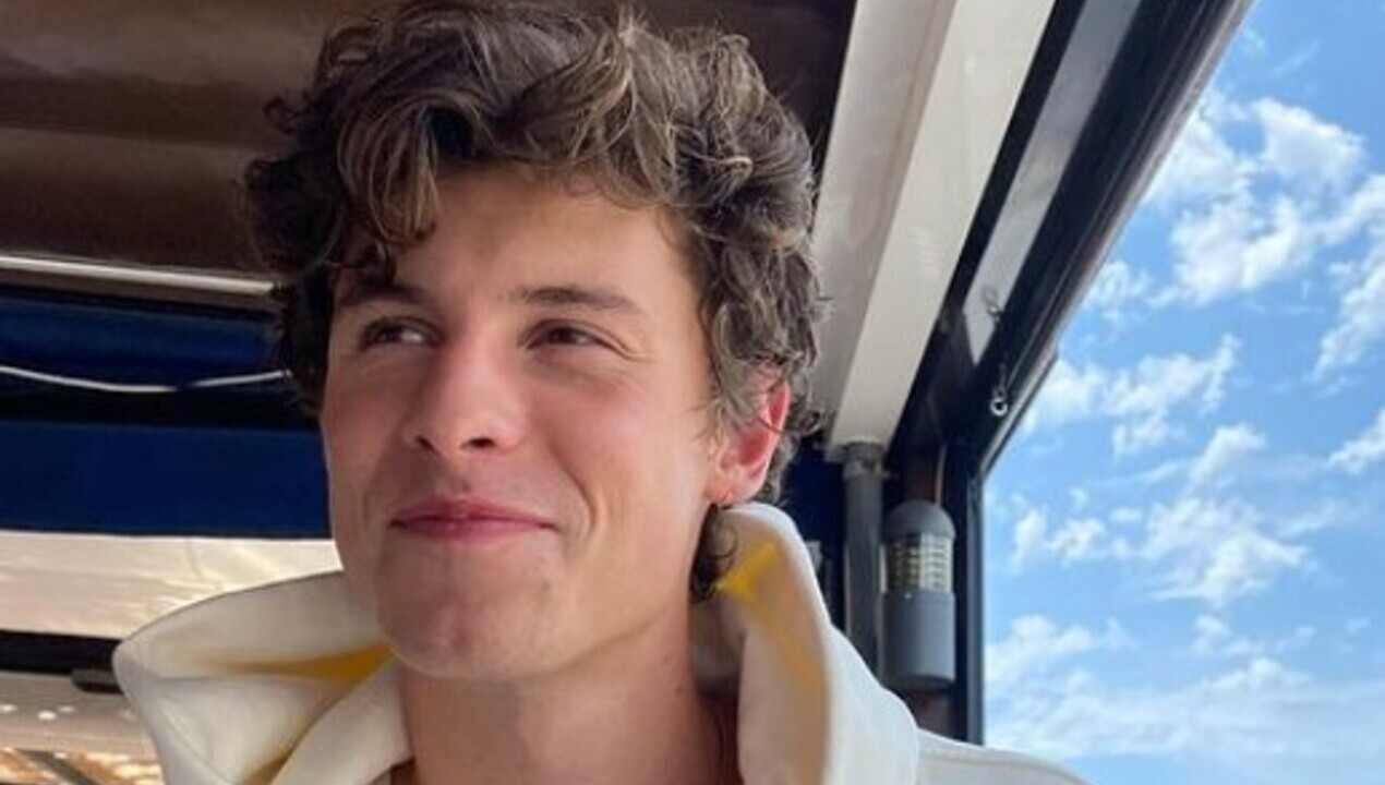 Shawn Mendes remarca shows de sua turnê para o ano que vem, por conta da pandemia