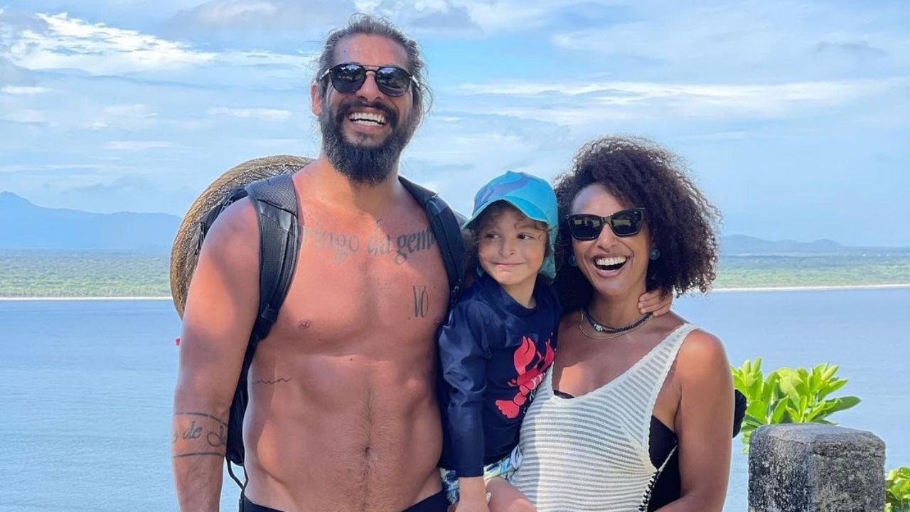 Sheron Menezzes encanta a web ao posar com a família: “Lindos”