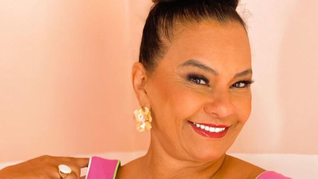 Em dia de TBT, Solange Couto exibe toda a sua sensualidade ao relembrar cliques especiais